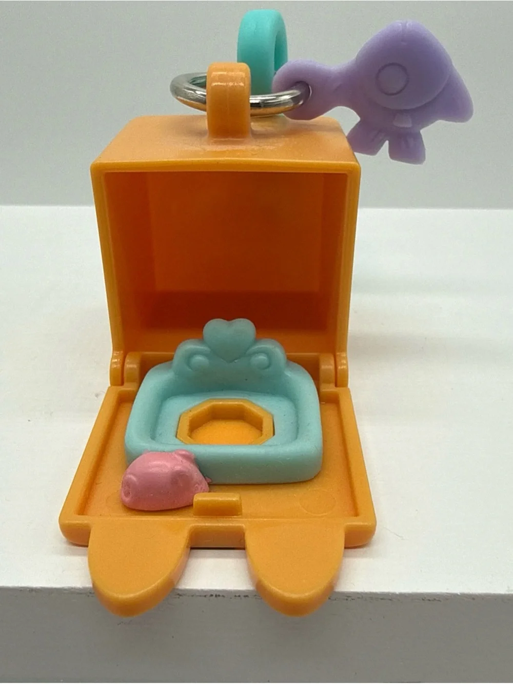 LPS Littlest Pet Shop Teeniest Tiniest Cat Kitten Keychain Box NO PET